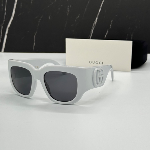 NEW GG1545S 003 GUCCI LIGHT GREY SQUARE WOMEN GUCCI SUNGLASSES - Picture 1 of 11